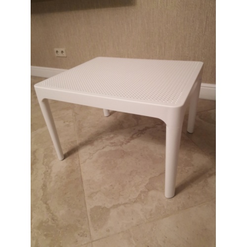 Столик пластиковый журнальный Siesta Contract Sky Side Table